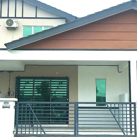 Chempaka Homestay セリ・イスカンダル エクステリア 写真